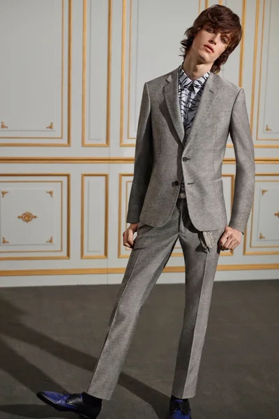 Look 16